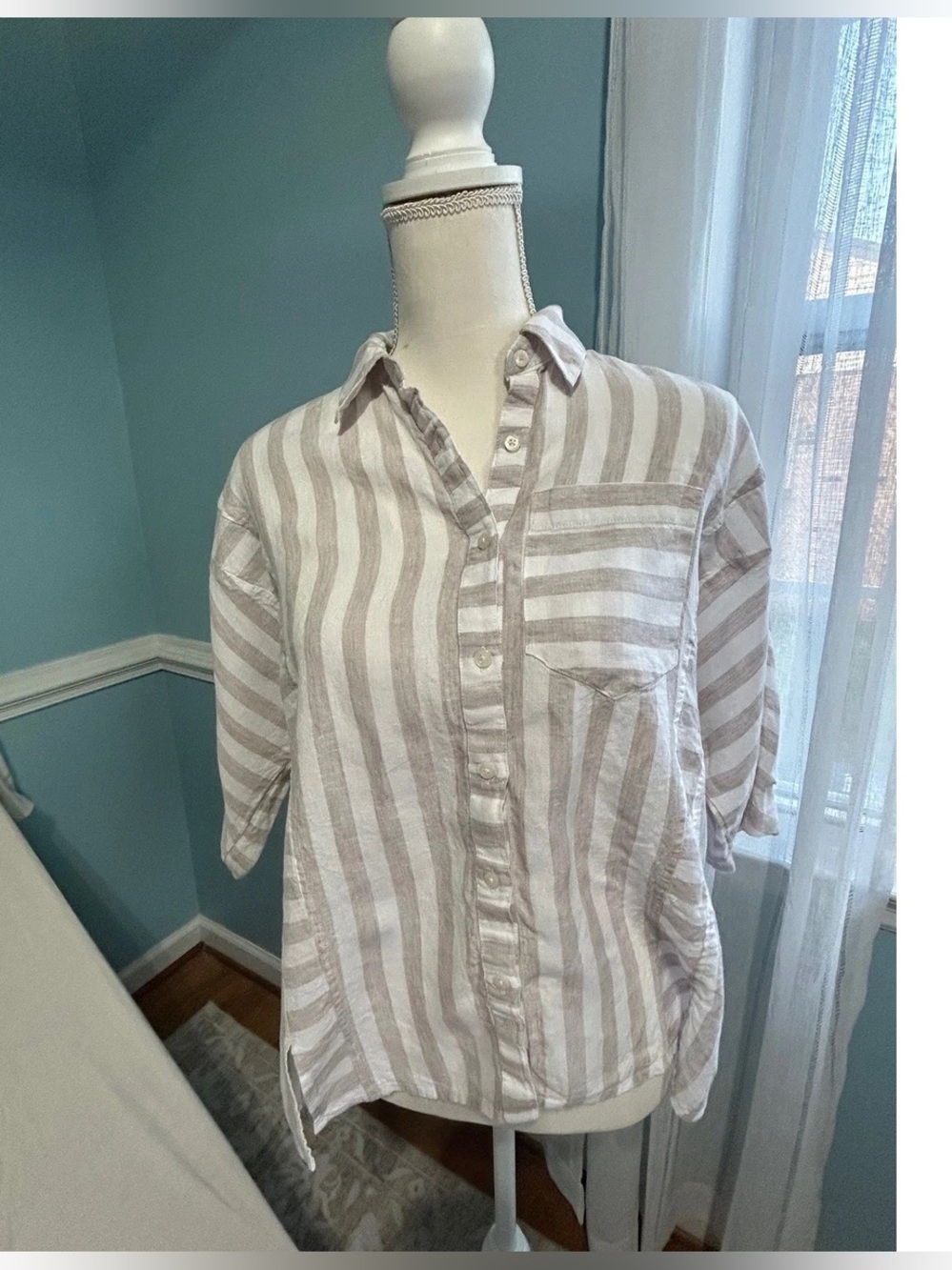 Vineyard Vines 100% linen Beige and cream button down shirt